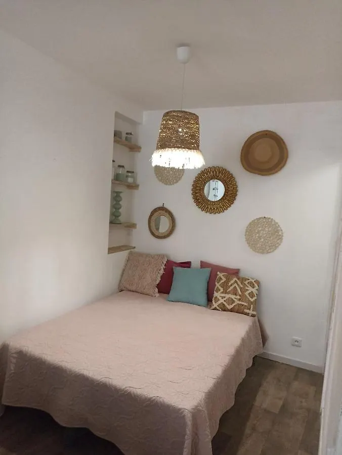 Hebergement Sur L Ile De Martigues, La Venise Provencale 0*, Martigues